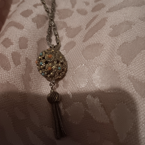 Antique beaded ball with tassels - Picture 2 of 3